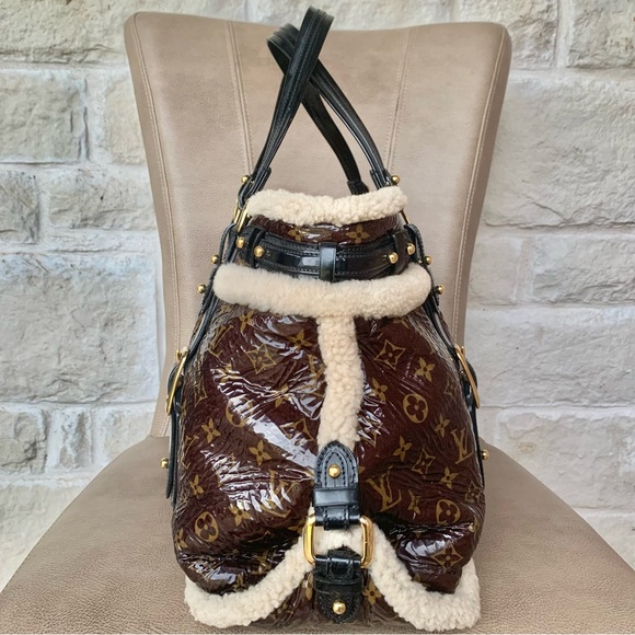 Louis Vuitton Limited Edition Monogram Black Patent Shearling Sac Thunder Tote - Picture 7 of 16